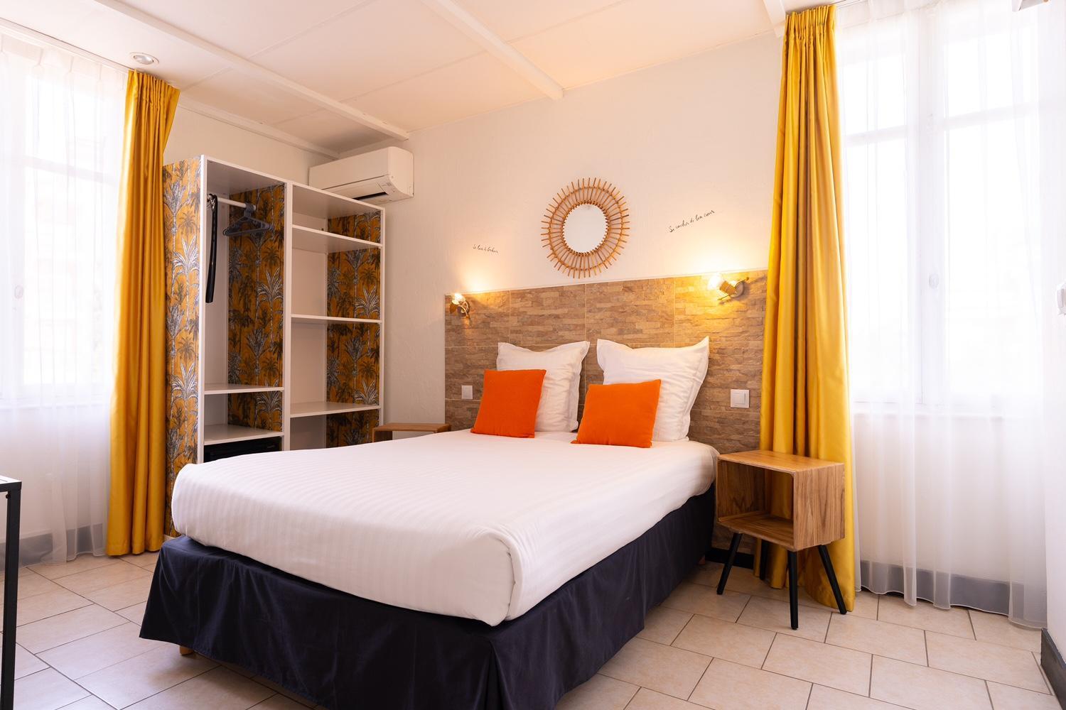 Hotel Le Castellamar Сен Максим Екстериор снимка