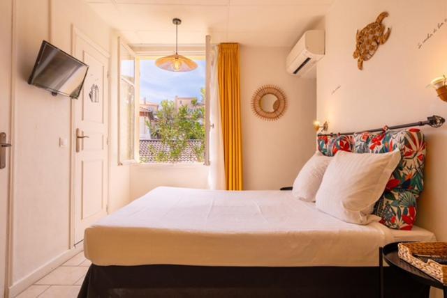 Hotel Le Castellamar Сен Максим Екстериор снимка